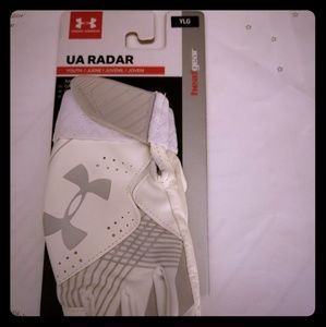 UNDER ARMOUR BATTING GLOVES